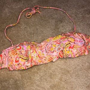 Strap or strapless ruffled bandeau swim top